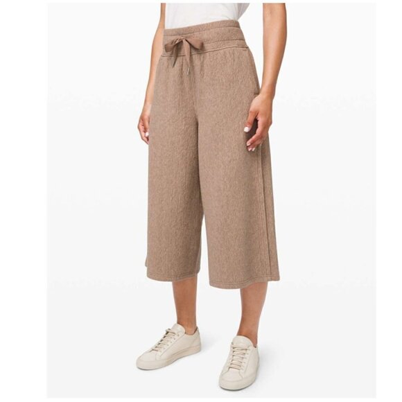Lululemon Retreat Yourself Crop Heathered Soft Sand Tan Size 10 - Picture 1 of 9